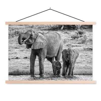 Produktbild von MuchoWow® Textilposter Elefant - Wasser - Tiere - Schwarz - Weiß 60x40 cm mit holzfarbenen Rahmen - Bilder