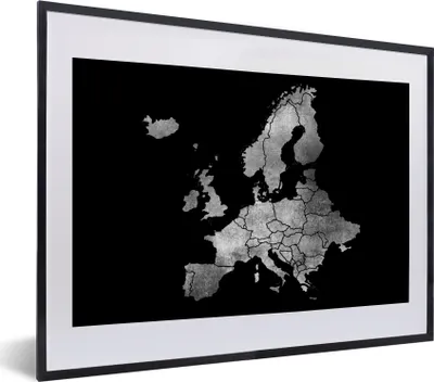 Produktbild von MuchoWow® Gerahmtes Poster Europakarte für einen schwarzen Hintergrund - schwarz und weiß 40x30 cm - Poster mit Schwarzem Bilderrahmen Wandposter Rahmen Foto Bilder - Bilderrahmen - Poster im Rahmen