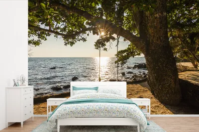 Produktbild von MuchoWow® Fototapete für Wohnzimmer oder Schlafzimmer Wandtapete Vinyl Motivtapete Ein tropischer Baum mit einer Schaukel am Strand von Ko Chang - 360x240 cm - Vinyl-Tapete