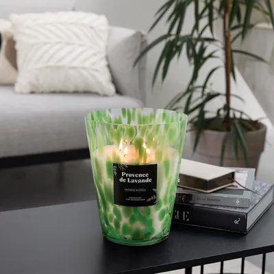 Imagen del producto de Vela XL con aroma a lavanda, en envase de vidrio, con 4 mechas, duración de hasta 150 horas