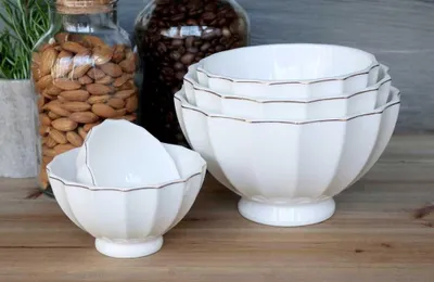 Productafbeelding van Chic Antique schalen set ARÉS, wit met gouden rand, 5-delig. Porseleinen schalen