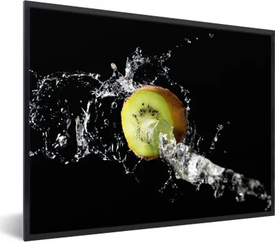 Produktbild von MuchoWow® Gerahmtes Poster Kiwi - Obst - Stillleben - Wasser - Schwarz 40x30 cm - Poster mit Schwarzem Bilderrahmen Wandposter Rahmen Foto Bilder - Kunstposter - Wanddekorationen