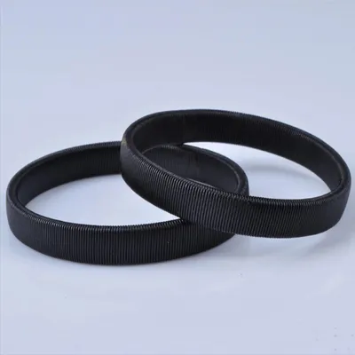 Productafbeelding van CHPN – Elastiek voor kousen – Zwart. Kousen omhoog vouwen – Zwart – 1 paar – 2 stuks – Accessoires – One size