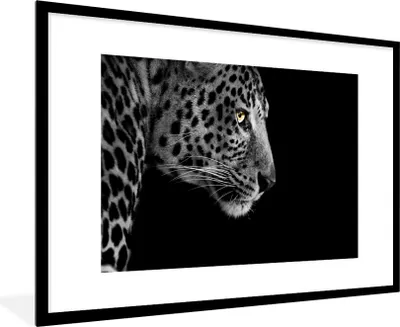 Produktbild von MuchoWow® Gerahmtes Poster Leopard - Schwarz - Weiß - Pelz 90x60 cm - Poster mit Schwarzem Bilderrahmen Wandposter Rahmen Foto Bilder - Wanddekoration - Fotos