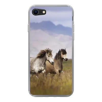 Produktbild von MuchoWow® Handyhülle Schutzhülle Hülle für iPhone 8 Pferde - Gras - Berge Silikon Softcase Handy Hülle - Schutzhaube