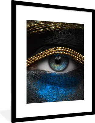 Produktbild von MuchoWow® Gerahmtes Poster Frau - Augen - Make-up - Luxus - Gold 60x80 cm - Poster mit Schwarzem Bilderrahmen Wandposter Rahmen Foto Bilder - Wohnzimmer - Dekorationen - Prämie