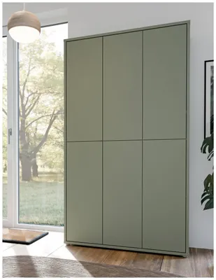 Mehrzweckschrank ALICE SPRINGS Garderobenschrank in Salbeigrün mit drei Türen und geteilten Panelen, Frontansicht.