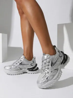 Produktbild von Silberne Sneaker mit Netzeinsätzen und hoher Sohle, Größe 40