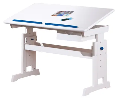 Kinderschreibtisch BARU mit neigbarer weißer MDF-Platte und blauen Kantenschutzleisten in Gesamtansicht.