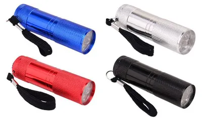 Produktbild von Taschenlampe mit 9 LEDs, aus Aluminium, 3x3x8 cm, inklusive 3 AAA Batterien