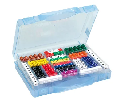 Produktbild von Betzold, Würfelkoffer, mit 162 Würfeln, Würfelset, Spielwürfel, Zahlenwürfel
