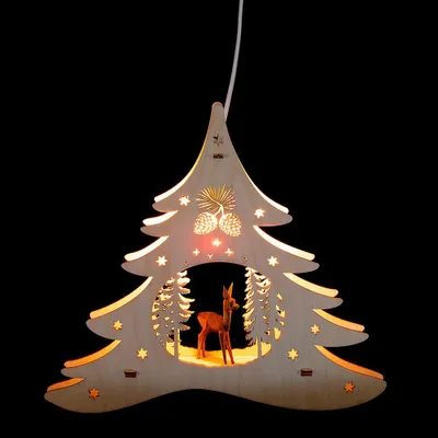 Productafbeelding van Vensterdecoratie "Kerstboom" met het ontwerp "Gebeeldhouwd hert", (28,5 cm) van Weigla Holzkunst