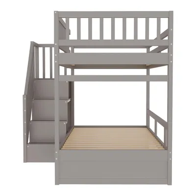 Produktbild von Merax Etagenbett 90x200 cm mit Treppe, Kinderbett für 2 Kinder mit Stauraum, Schubladen und Hohem Geländer, Jungenbett aus Massivholz, Grau