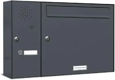 Obrázek produktu pro První poštovní schránka v antracitové barvě RAL 7016 s zvonkem, systém poštovních schránek, povrchová montáž, moderní design