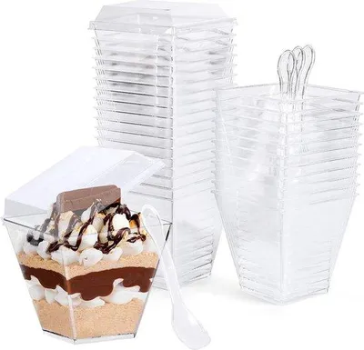 Produktbild von Famanu Dessertbecher 30 Stück - 240 ml, quadratisch, mit Deckel und Löffeln