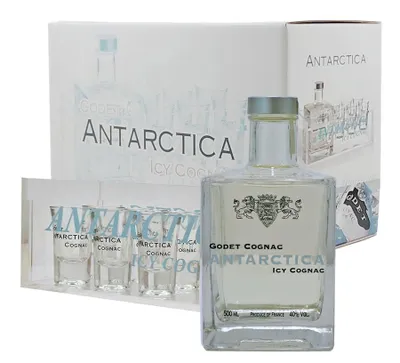 Produktbild von Godet Cognac Antarctica | Set mit einer Flasche 0,5l. und 6 Gläsern im Eiskühler