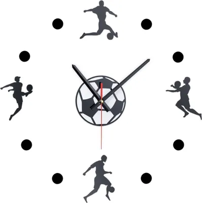 Image de Horloge murale DIY Relaxdays, horloge murale sur le thème du football pour chambre d'enfant, Ø 50-100 cm, horloge adhésive, horloge murale 3D, noir/blanc