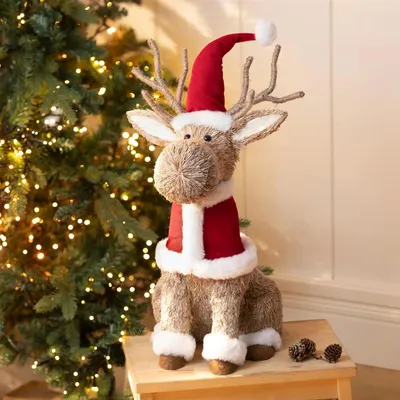 Produktbild von Rentier "Weihnachtsman" aus Stroh, Weihnachtsfigur 56 cm groß, Weihnachtsdeko mit Weihnachtsmannmütze und Mantel
