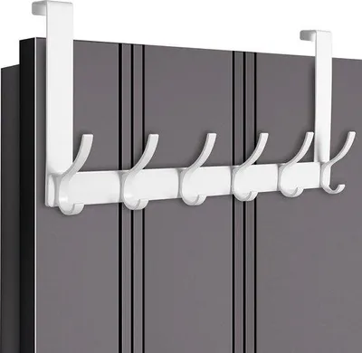 Immagine prodotto di Gancio per porta bianco Unyqoos®: sistema di appensione multifunzionale e salvaspazio per abbigliamento e asciugamani, resistente all'acqua, con protezioni antiscivolo, capacità fino a 30 kg, adatto per porte da 1 a 2 cm di spessore