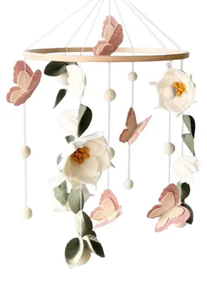 Image de Mobile pour bébé avec des fleurs et des papillons - Décoration pour la chambre d'enfant
