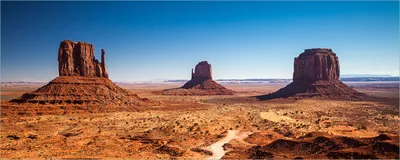 Produktbild von Wallario Poster - Monument Valley unter blauem Himmel, Kunstdruck Größe: 80 x 200 cm