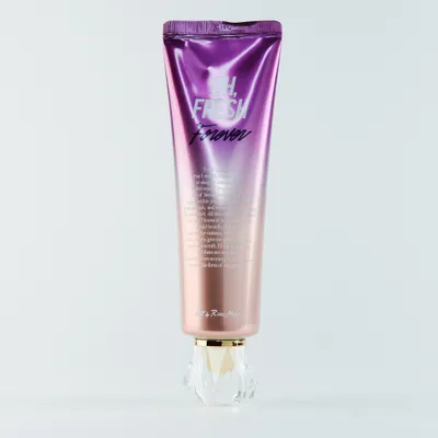 Zdjęcie produktu dla Krem do ciała Kiss by Rosemine Oh Fresh Forever  o kwiatowym zapachu irysa, 140 ml