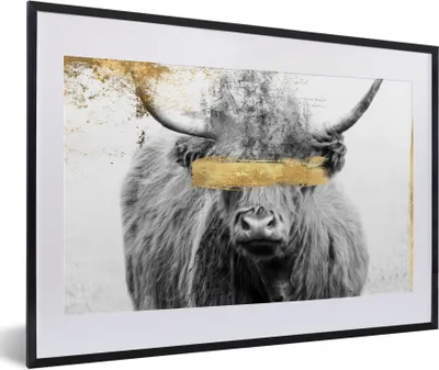 Produktbild von MuchoWow® Gerahmtes Poster Schottischer Highlander - Gold - Schwarz - Weiß 60x40 cm - Poster mit Schwarzem Bilderrahmen Wandposter Rahmen Foto Bilder - Schlafzimmer - Plakat in Rahmen - Drucken