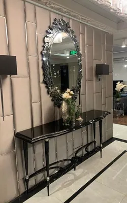 Produktbild von Casa Padrino Luxus Art Deco Konsole mit Wandspiegel Schwarz / Silber - Handgefertigter Massivholz Konsolentisch mit prunkvollem Spiegel - Luxus Art Deco Möbel
