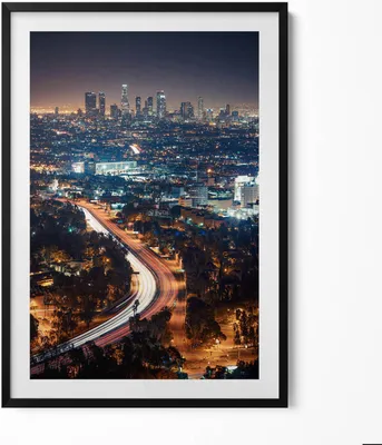 Produktbild von Die Stadt bei Nacht aus der Vogelperspektive– Wandbild mit Rahmen – Gerahmtes Bild  – Wanddekoration – 70x100 cm –  Schwarz Rahmen