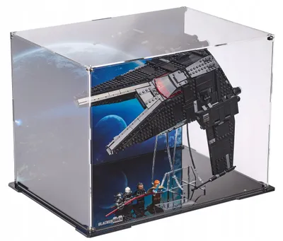 Zdjęcie produktu dla Czarna witryna z podświetleniem i nadrukowanym panelem tylnym, przeznaczona do ekspozycji zestawu LEGO® Star Wars 75336 – Scythe-Transporter