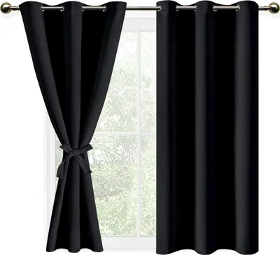 Produktbild von Famanu Verdunkelungsgardine mit Ringen - Thermisch - Set von 2 - Schwarz - 117x137 cm