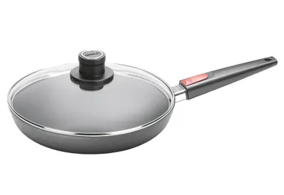 Produktbild von Woll Nowo Titanium Induktionspfanne 26 cm mit Glasdeckel – Aluguss Bratpfanne mit Titan-Diamant-Antihaft, abnehmbarer Griff,  Germany