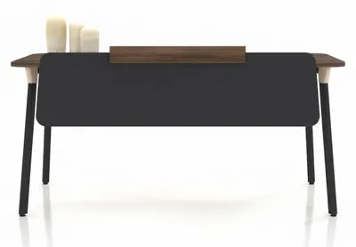 Image de Bureau moderne avec écran de confidentialité noir et plateau en bois