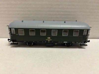 Produktbild von Brawa Personenwagen Nebenbahnwagen Bi-33 50 50 24-26 572-8 DR Ep.IV