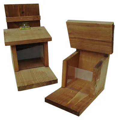 Produktbild von Tweetfeed Eichhörnchen-Futterhaus Henk – 21 x 13 x 25 cm – Holz-Futterhaus für Eichhörnchen