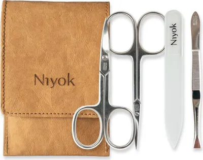 Produktbild von Maniküre-Set 4-teilig im veganem Etui – Nagelschere, Hautschere, Glasnagelfeile & Pinzette