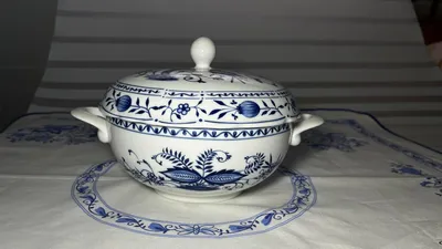 Produktbild von Terrine mit Deckel im Zwiebelmuster aus Porzellan, 18,5 cm x 8,5 cm