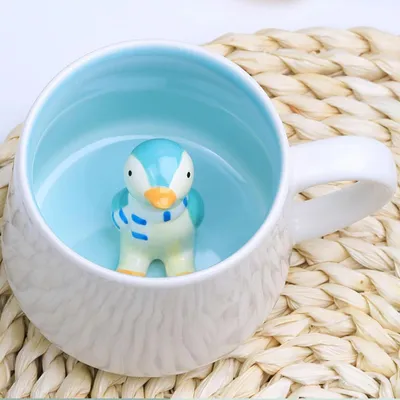 Obrázok produktu pre Keramická hrnček s motívom tučniaka (3D), s lyžičkou a podšálkou, objem 350 ml