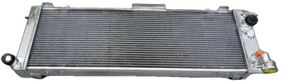 Obrázok produktu pre Chladič, zliatina hliníka, rozmery jadra 279 mm x 785 mm, vstup/výstup 32 mm/38 mm, celkové rozmery 338 mm x 917 mm, kompatibilný s vozidlom JEEP Cherokee XJ 4,0 l