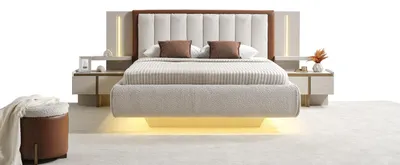 Produktbild von Schlafzimmer-Set in Beige aus Holz mit Bett, Nachttischen und Hocker