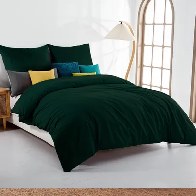 Zdjęcie produktu dla Komplet pościeli 180x200 cm, kolor zielony, wykonany z mikrofibry, nie wymaga prasowania, odporny na gniecenie, zawiera 2 poszewki na poduszki 80x80 cm, zapinane na zamek błyskawiczny