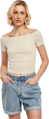 Imagen del producto de Camiseta de mujer Urban Classics, modelo "Off Shoulder Rib Tee" en color "softseagrass", talla 5XL