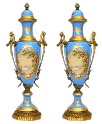 Produktbild von Casa Padrino Barock Porzellan Pokal Set Hellblau / Gold B20 H58 cm (2 Stück) - Exklusive Luxus Dekoration
