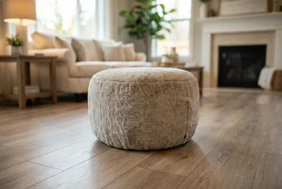 Produktbild von Boho L Sitzpouf Cremefarbe – Moderner Hocker, Leichte Konstruktion & Stilvolles Design