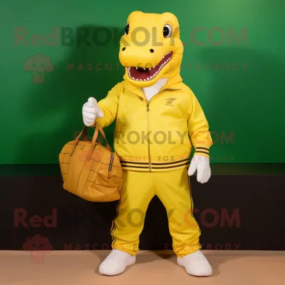 Produktbild von Maskottchen REDBROKOLY kostüm eines gelben Krokodils bekleidet mit Jogginghosen und Handtaschen