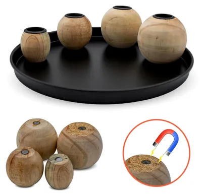 Produktbild von Rundes Kerzentablett in Schwarz mit 4 Holzhaltern für Stabkerzen - 23 cm - Metallkerzenständer mit 4 magnetischen Holz-Kerzenhaltern