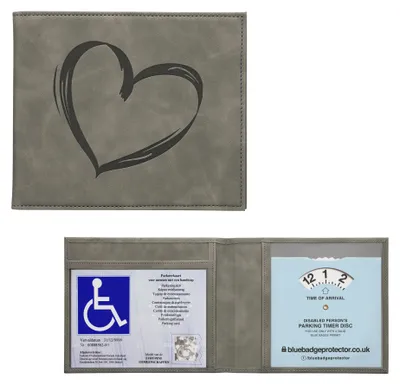Produktbild von kwmobile Hülle für den deutschen Schwerbehindertenausweis - Schutzhülle aus Kunstleder in Grau - Cover mit Fächern - Ausweishülle klappbar Herz Brush