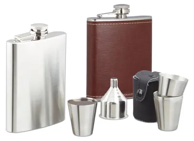 Zdjęcie produktu dla 8-częściowy zestaw z flaszką ze stali nierdzewnej i sztucznej skóry, flaszka kieszonkowa 200 ml, z kubkami i lejkiem, do użytku w podróży, srebrny