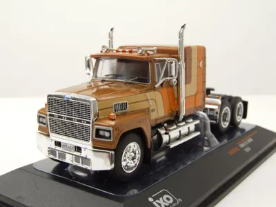 Produktbild von Ixo Models 64TR011B Ford LTL 9000 Zugmaschine 1978 braun metallic 1:64
