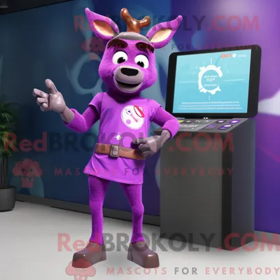 Produktbild von Maskottchen REDBROKOLY eines lila Hirschen mit Midikleid und Digitaluhren